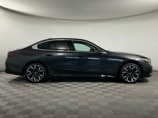 2023 BMW 5 серии 520i VIII (G60/G61/G68), серый, 6099000 рублей, вид 4