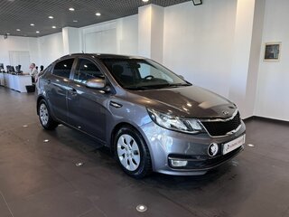 2015 Kia Rio III Рестайлинг, серый, 900000 рублей, вид 1