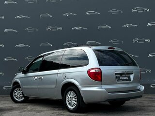 2005 Chrysler Town & Country IV Рестайлинг, серебристый, 473700 рублей, вид 4