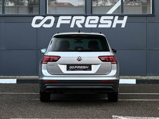 2019 Volkswagen Tiguan II, серебристый, 2349000 рублей, вид 4