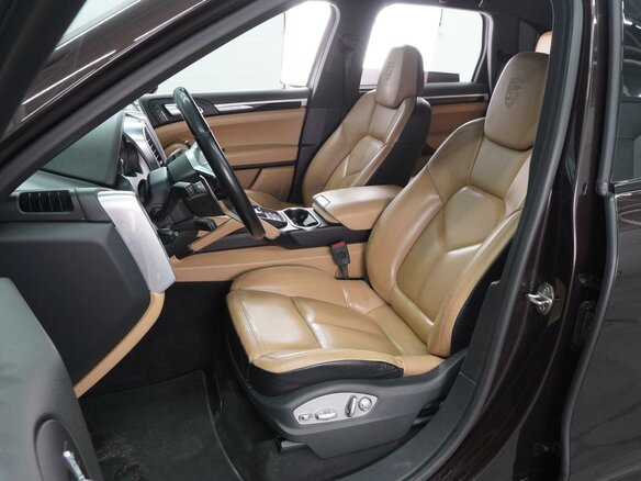2017 Porsche Cayenne II Рестайлинг (958), коричневый, 2789000 рублей - вид 9