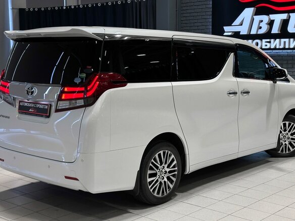 2017 Toyota Alphard III, белый, 3370000 рублей - вид 5