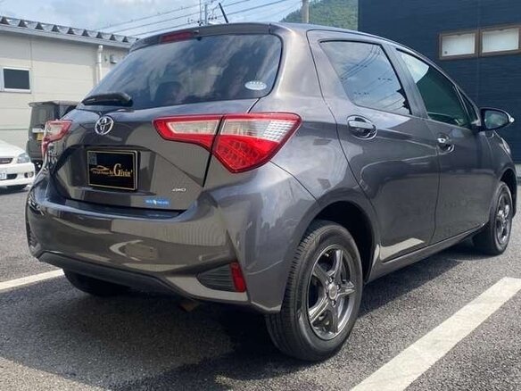 2018 Toyota Vitz III (XP130) Рестайлинг, серый, 990000 рублей - вид 7