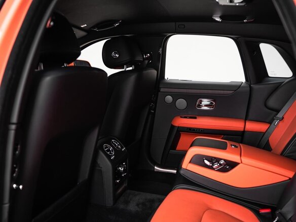 2025 Rolls-Royce Ghost Extended II Рестайлинг (Series II), оранжевый, 44000000 рублей - вид 22