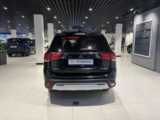 2019 Mitsubishi Outlander III Рестайлинг 3, чёрный, 1758000 рублей, вид 3