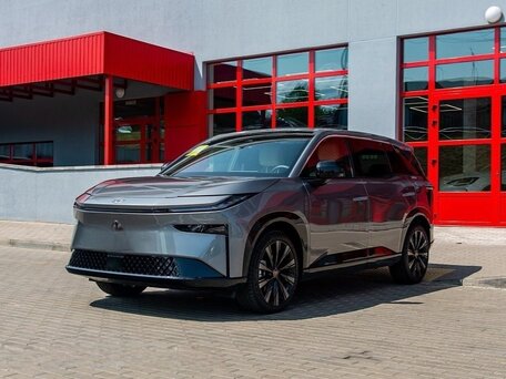 2026 Toyota bZ3X 67.9 kWh, серебристый, 3490000 рублей, вид 1