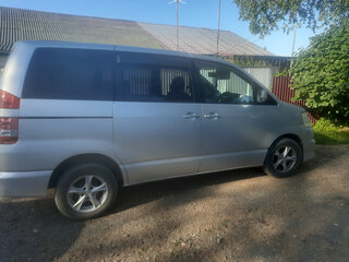 2003 Toyota Noah I (R60), серебристый, 950000 рублей, вид 2