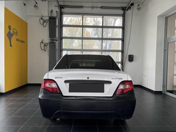 2014 Daewoo Nexia I Рестайлинг, белый, 200000 рублей - вид 4