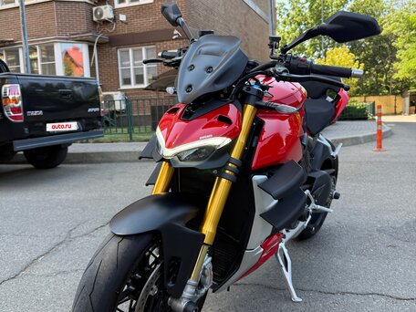 2022 Ducati Streetfighter V4, красный, 1680000 рублей, вид 3