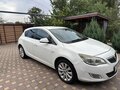 2011 Opel Astra J, белый, 650000 рублей - вид 1