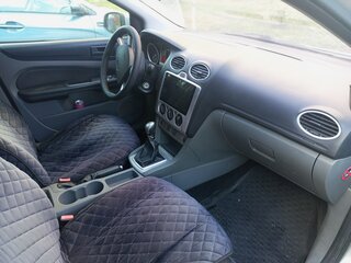 2010 Ford Focus II Рестайлинг, серебристый, 250000 рублей, вид 3