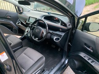 2020 Toyota Sienta II Рестайлинг, чёрный, 1225000 рублей, вид 5