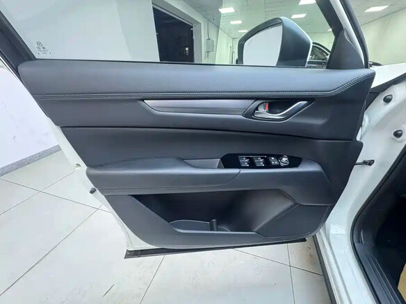 2023 Mazda CX-5 II Рестайлинг, белый, 1950035 рублей - вид 11
