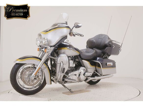 2011 Harley-Davidson Electra Glide, серебристый, 1440000 рублей - вид 1