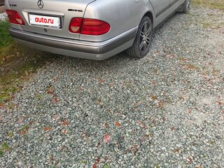 1999 Mercedes-Benz E-Класс 240 II (W210, S210), серебристый, 350000 рублей, вид 1