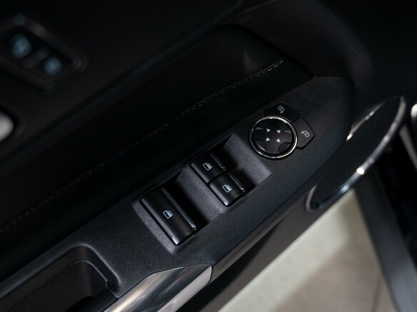 2018 Ford Mustang VI Рестайлинг, чёрный, 3449000 рублей - вид 19