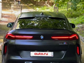 2020 BMW X6 M Competition III (F96), чёрный, 7800000 рублей, вид 2