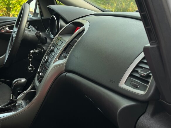 2011 Opel Astra J, белый - вид 25