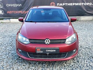 2013 Volkswagen Polo V, красный, 639000 рублей, вид 2