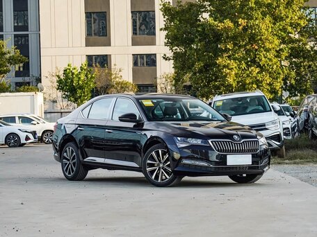 2025 Skoda Superb III Рестайлинг, чёрный, 3120004 рублей, вид 3