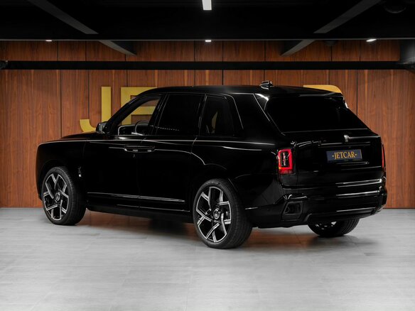 2026 Rolls-Royce Cullinan Black Badge I Рестайлинг (Series II), чёрный, 70000000 рублей - вид 8
