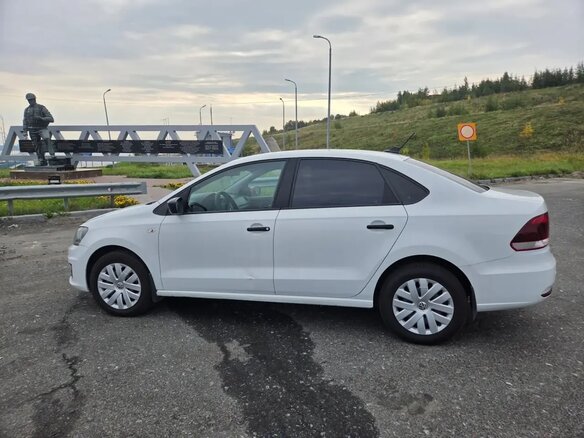 2019 Volkswagen Polo V Рестайлинг, белый, 950000 рублей - вид 3