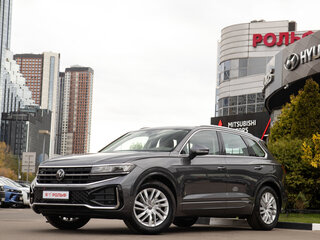 2025 Volkswagen Touareg III Рестайлинг, серый, 8610000 рублей, вид 1