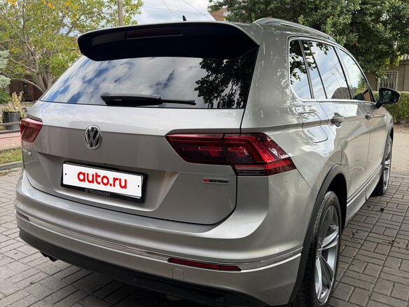 2018 Volkswagen Tiguan II, серый, 3000000 рублей - вид 4