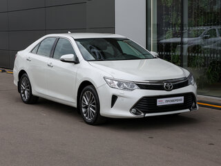 2017 Toyota Camry VII (XV50) Рестайлинг, белый, 2198000 рублей, вид 3
