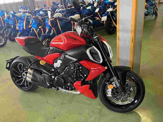 2023 Ducati Diavel V4, красный, 2000000 рублей, вид 4