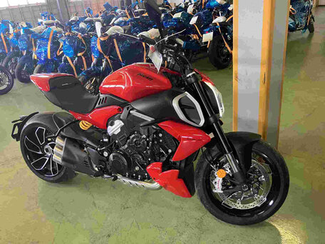 2023 Ducati Diavel V4, красный, 2000000 рублей, вид 4