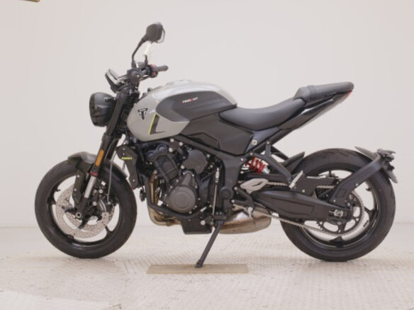 2026 Triumph Trident 660, чёрный, 799000 рублей