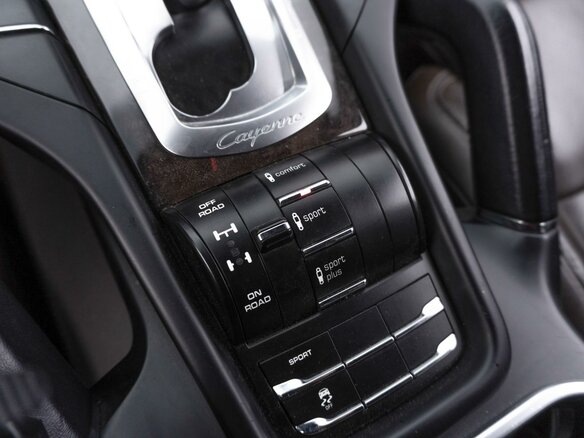 2015 Porsche Cayenne Diesel II Рестайлинг (958), чёрный, 3849000 рублей - вид 21