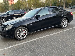 2009 Mercedes-Benz E-Класс 220 5G-Tronic IV (W212, S212, C207), чёрный, 1650000 рублей, вид 1