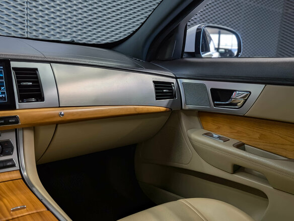 2014 Jaguar XF I Рестайлинг, белый, 1350000 рублей - вид 22