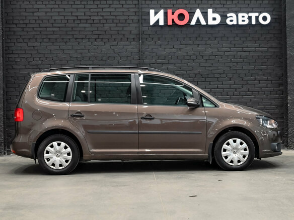 2012 Volkswagen Touran I Рестайлинг 2, коричневый, 1100000 рублей - вид 9