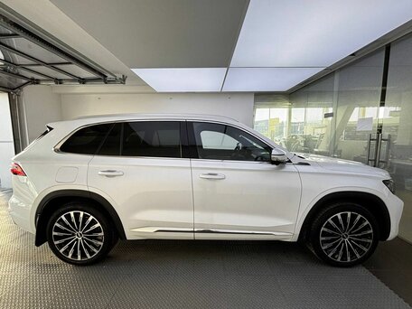 2025 Geely Monjaro (Xingyue L) I Рестайлинг (China Market), белый, 3649000 рублей, вид 4