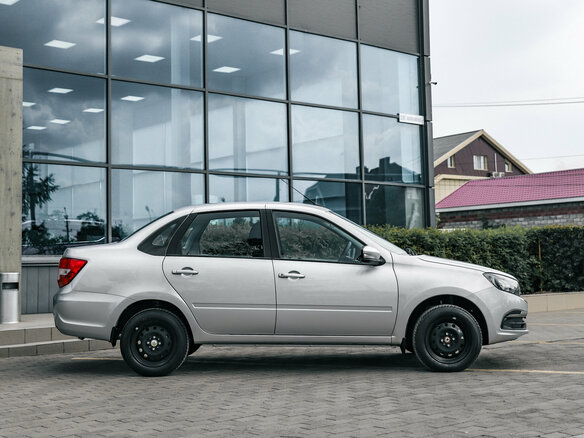 2026 Lada (ВАЗ) Granta I Рестайлинг, серебристый, 1237000 рублей - вид 3