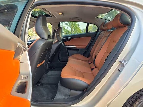 2018 Volvo S60 II Рестайлинг, золотистый, 1370000 рублей - вид 18