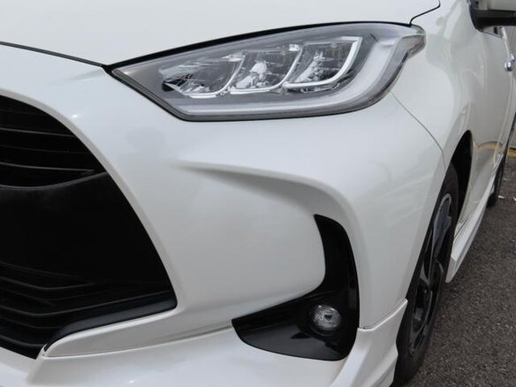 2023 Toyota Yaris IV, белый, 1150400 рублей - вид 38