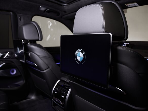 2026 BMW X7 40d I (G07) Рестайлинг, серый - вид 8