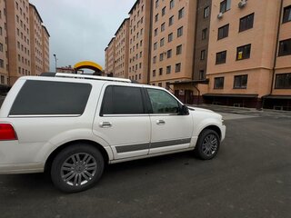 2009 Lincoln Navigator III, белый, 1900000 рублей, вид 2