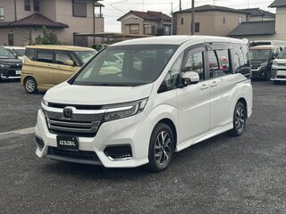 2017 Honda Stepwgn Spada V Рестайлинг, белый, 1700600 рублей, вид 2