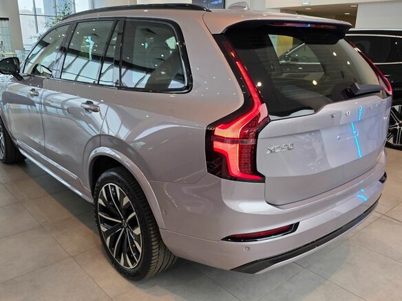2026 Volvo XC90 B6 II Рестайлинг 2, серебристый, 10690000 рублей - вид 6