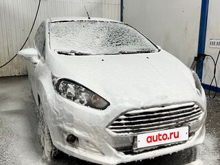 2016 Ford Fiesta Mk6 Рестайлинг, белый, 870000 рублей, вид 5