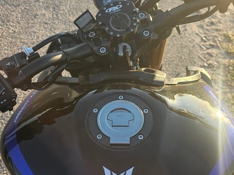 2019 Yamaha MT-09 (FZ-09), серый, 900000 рублей, вид 5