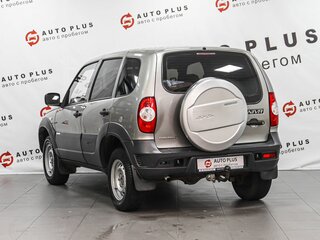2013 Chevrolet Niva I Рестайлинг, серебристый, 549000 рублей, вид 2