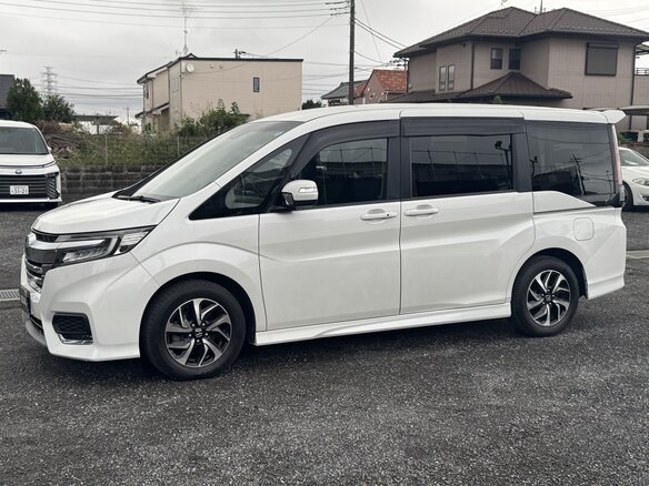 2017 Honda Stepwgn Spada V Рестайлинг, белый, 1700600 рублей - вид 2