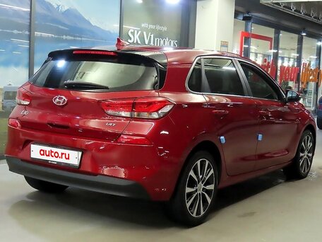 2018 Hyundai i30 III, красный, 1430000 рублей, вид 3