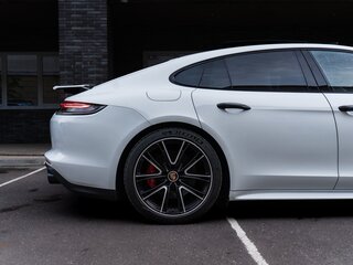 2020 Porsche Panamera 4S E-Hybrid II Рестайлинг, белый, 7100000 рублей, вид 5